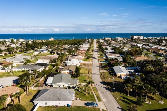 Building Photo - Vacation Rental Amazing Pet Friendly 3 Bed House with a Heated Pool