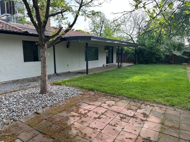 Building Photo - Beautifully maintained home in a peaceful setting