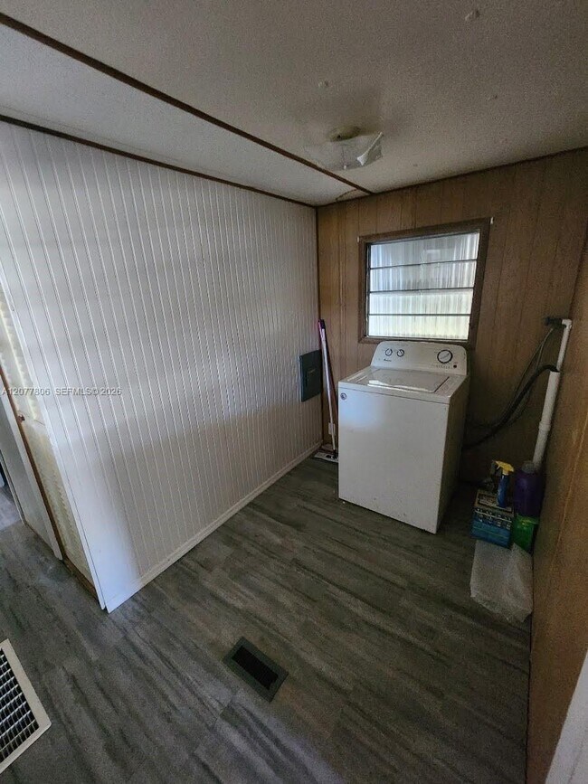 Building Photo - 4248 Hibiscus Cir