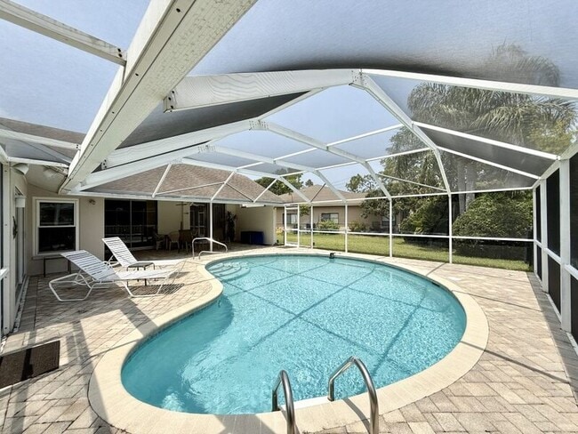 Building Photo - 8724 Ashbury Dr