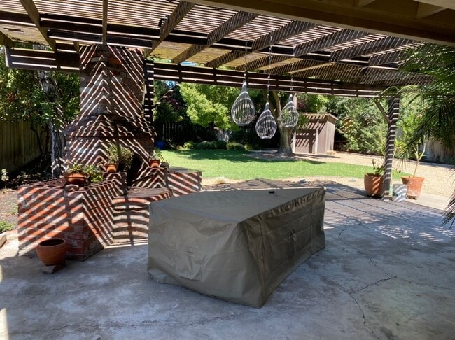 Building Photo - 2 bedroom bungalow in La Loma neighborhood!