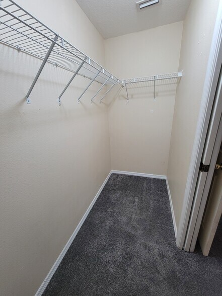 Building Photo - 2038 Blackston Ave