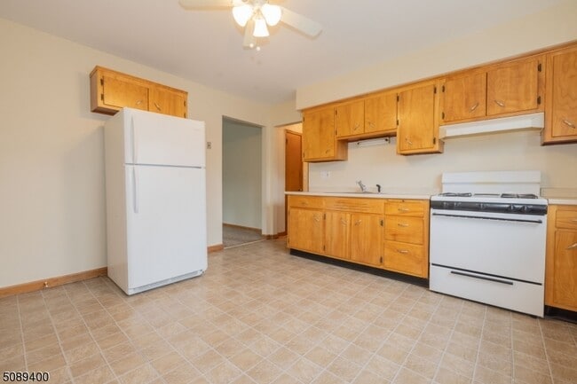 Building Photo - 216 Ringwood Ave