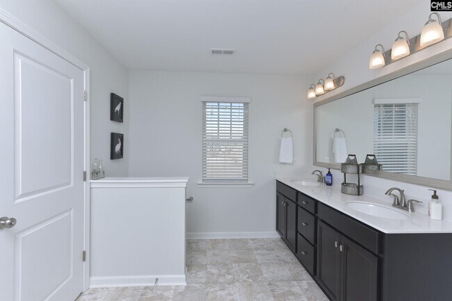 Building Photo - 288 Liberty Ridge Dr