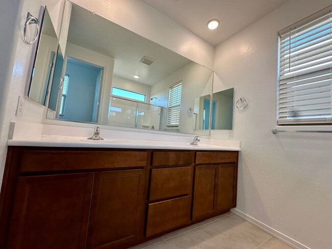 Building Photo - SENTERO CROSSING 3 bed 2 bath home
