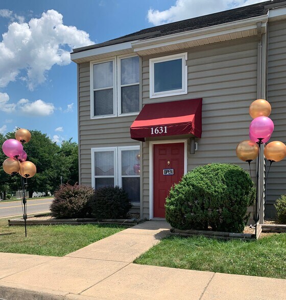 The Fox (PRICED BY BEDROOM STUDENT HOUSING) 1631 Devon Ln