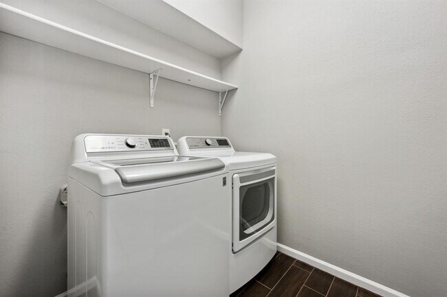 Building Photo - 3202 Breezy Pines Ct