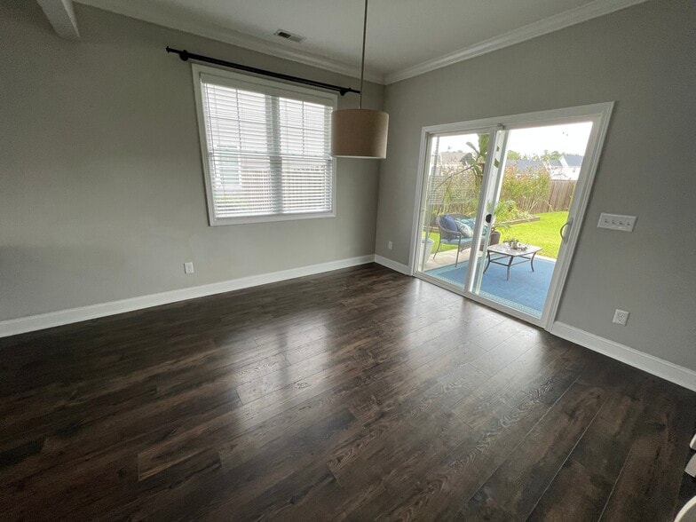 Plenty of light - 1230 Big Field Dr