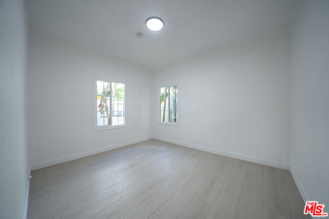 Building Photo - 5355 W 8th St