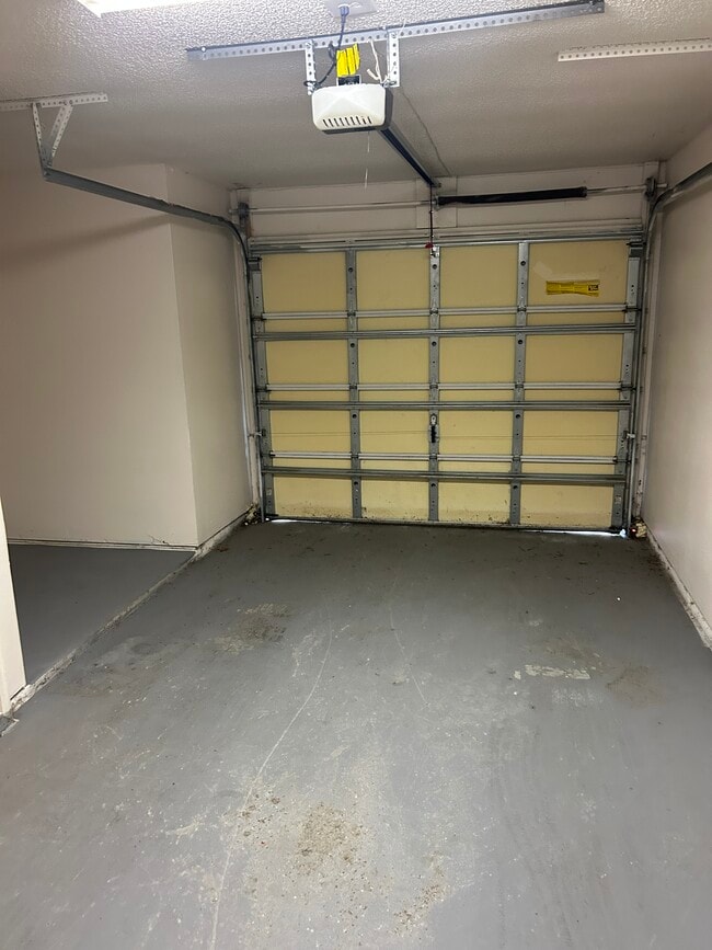 Building Photo - 67 Voda Ct