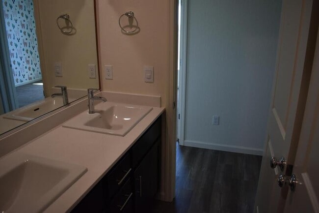 Building Photo - 703 Irma Dr