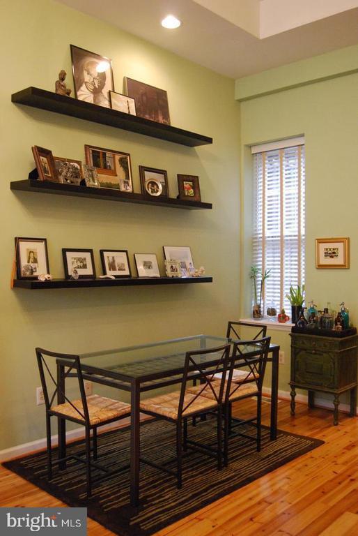 Building Photo - 1523 Green St