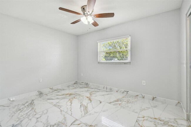 Building Photo - 1302 Brandonwood Dr