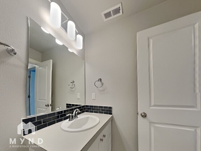 Building Photo - 4151 SE Fortress Ln