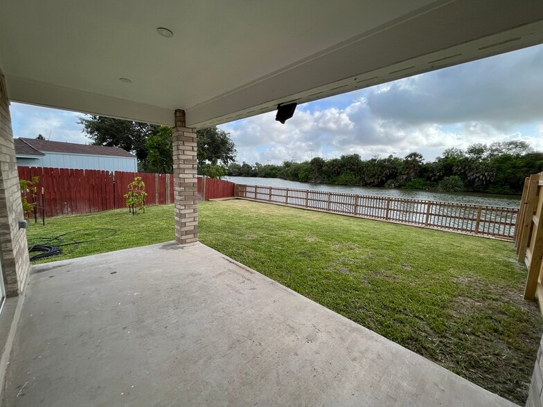 Building Photo - 2160 Alexandra Ct