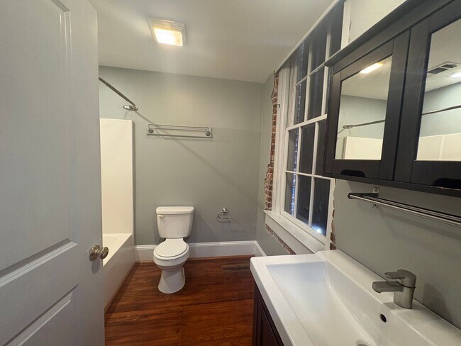 Building Photo - 524 2nd St