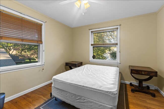 Building Photo - Magnificent 6 bedroom house in desirable Hanover Township!