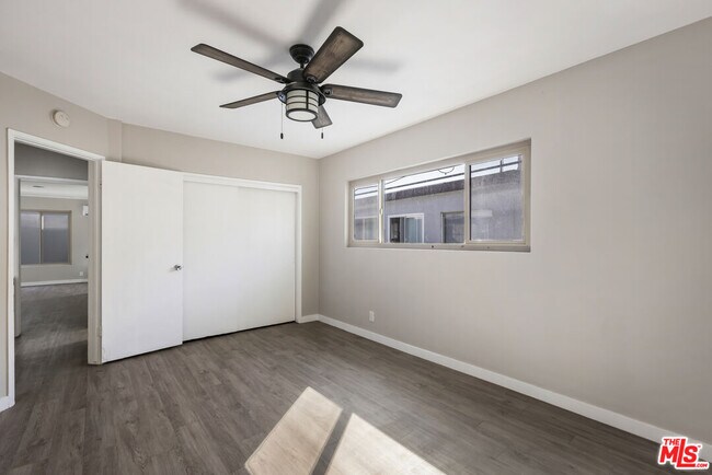 Building Photo - 925 N Curson Ave