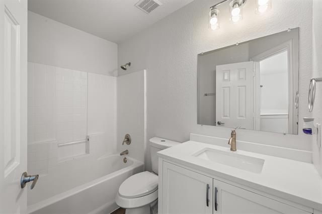 Building Photo - 3032 Thicket Bend Ct