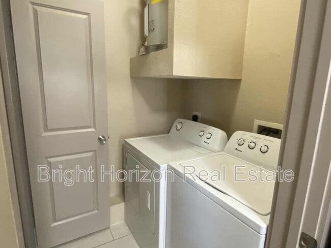 Building Photo - 3617 Valley Vista Dr