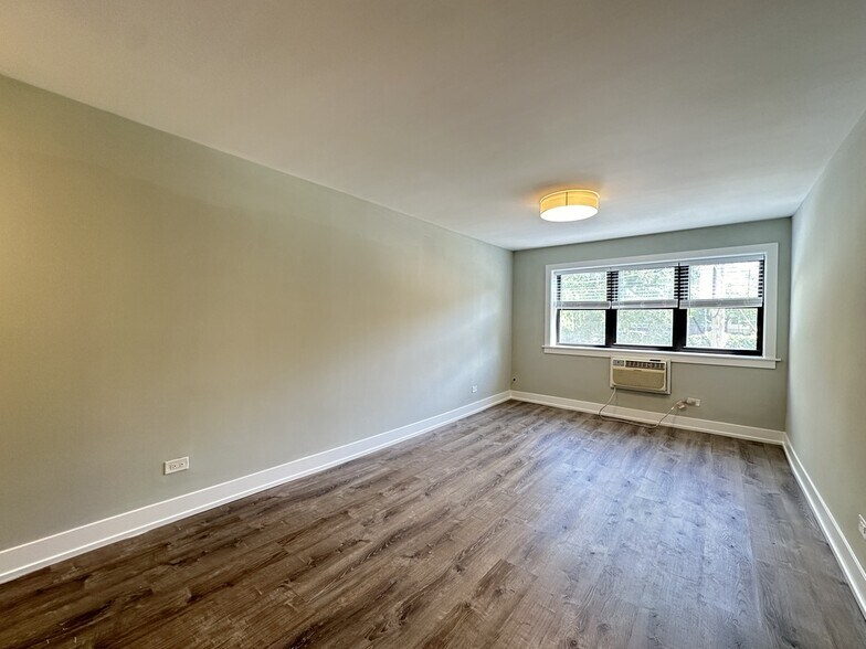 Building Photo - 507 W Barry Ave