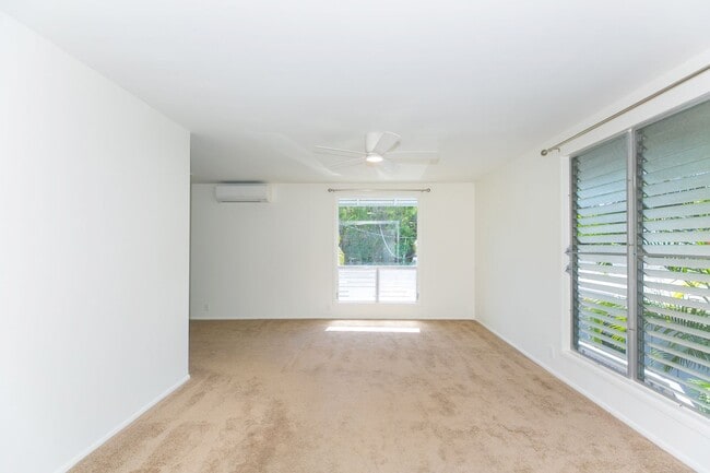 Building Photo - 4715b Kahala Ave