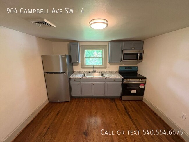 Building Photo - 904 Campbell Ave SW
