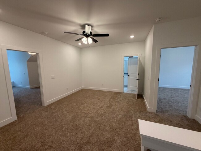 Building Photo - New Build 3 Bed 2.5 Bath Townhome in Shelbyville with a Move in Special