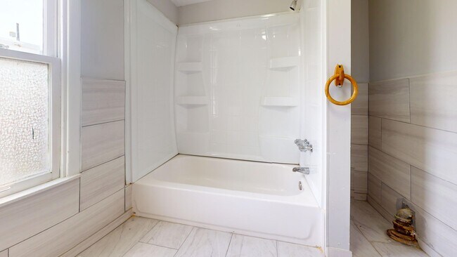 Building Photo - Nice 2Br house with or without voucher