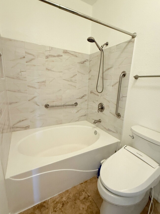 Building Photo - 5335 E Shea Blvd