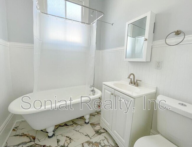 Building Photo - 2435 Lapeyrouse Street