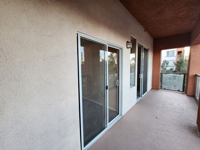 Building Photo - Great Park Ave Condo Unit!