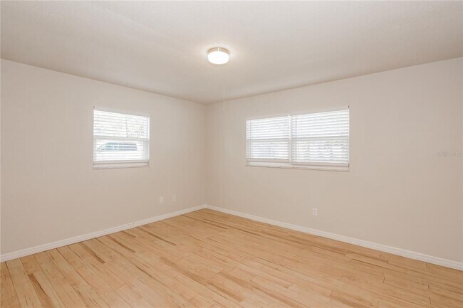 Building Photo - 301 Farmbrook Rd
