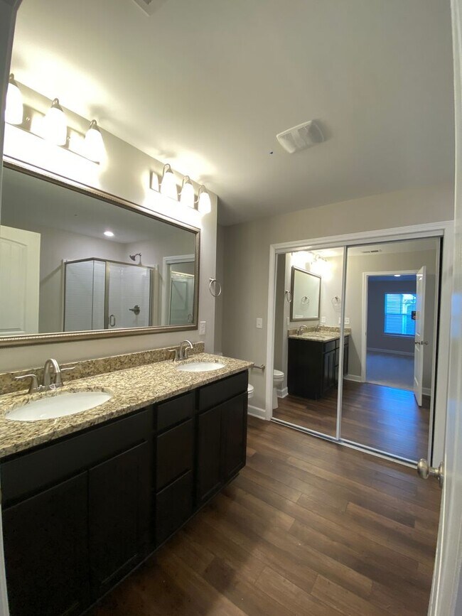 Building Photo - Brand New Build 5 Bed/3.5 Bath