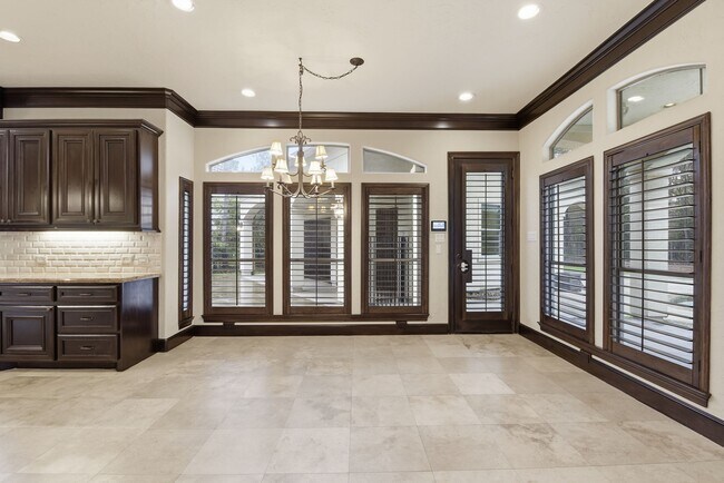 Building Photo - 30 N Palmiera Cir