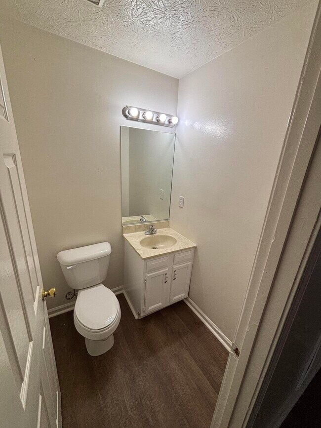 Building Photo - 441 Lenney Dr