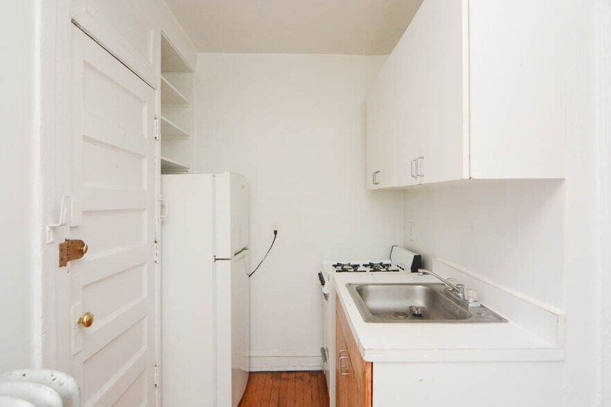 Building Photo - 3310 W Schubert Ave