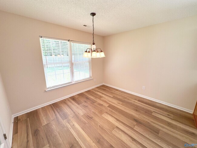 Building Photo - 104 NW Imogene Way
