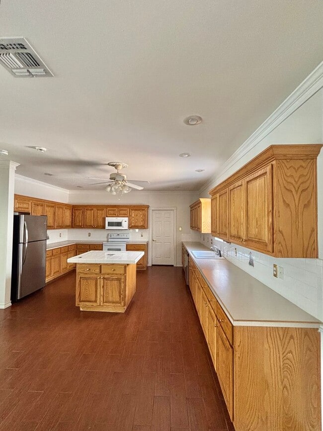 Building Photo - NOW AVAILABLE - Beautiful Patio Home in Southridge!!