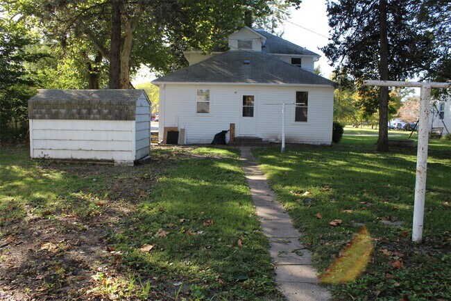 Building Photo - 526 E 11th St