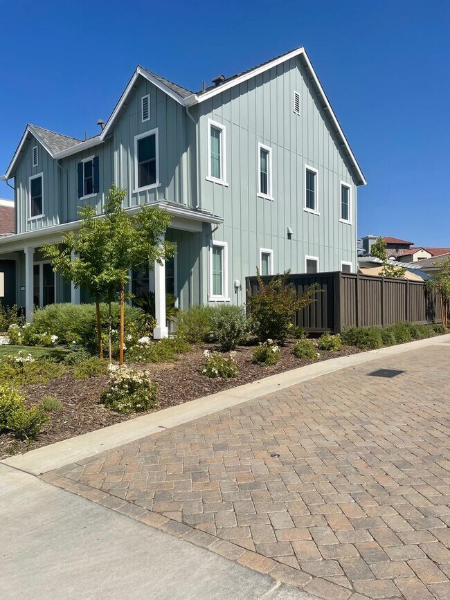 Building Photo - Wow! Custom Built Smart Home in Sutter Par...