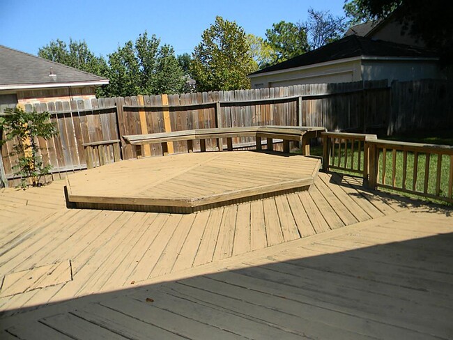 Building Photo - 2711 River Birch Dr