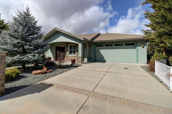 Primary Photo - Incredible Home with Lake Views!