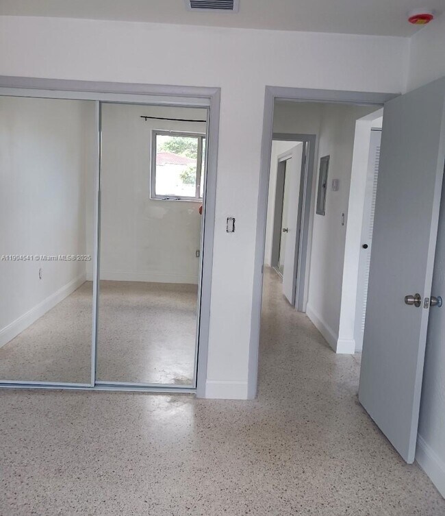 Building Photo - 380 Tamiami Canal Rd