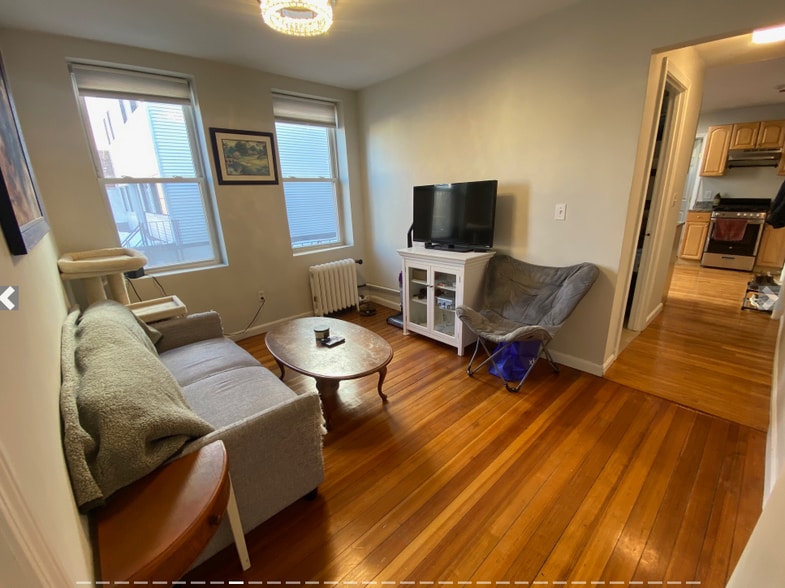 Building Photo - 220 Hanover St