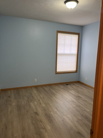 Building Photo - 2517 Sandhutton Ave
