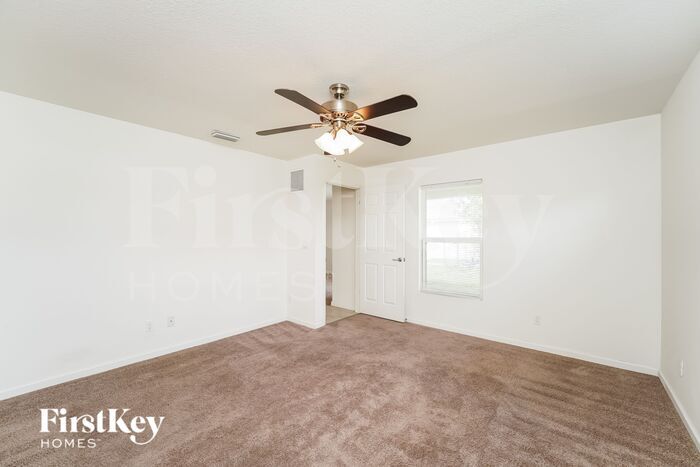 Building Photo - 1481 SW Kamchatka Ave