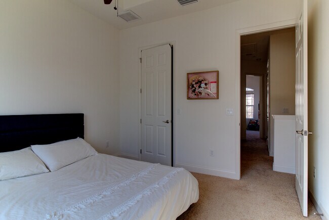 Building Photo - 7233 101st Ln