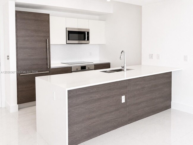Building Photo - 301 Altara Ave