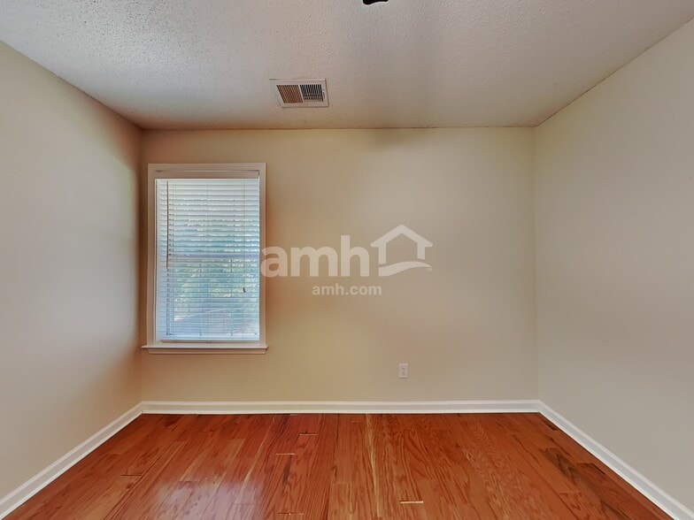 Building Photo - 9619 Morning Shadow Dr